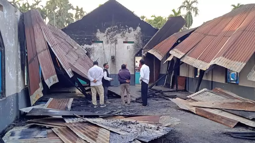 Incendio destroi capela historica na India 2