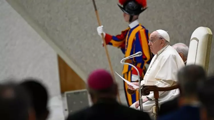 Nossa Senhora e nosso exemplo de confianca na Palavra de Deus assegura Papa