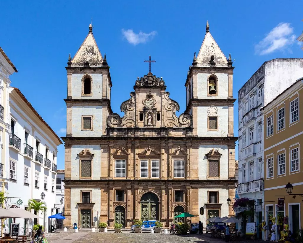 Teto da igreja de ouro desaba no Centro historico de Salvador