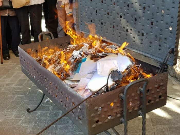 Tradicao de queimar cartas com pedidos a Sao Jose e realizada na Espanha 3
