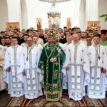 Dom Sviatoslav Shevchuk junto a sacerdotes e seminaristas. Foto: Ajuda a Igreja que Sofre.