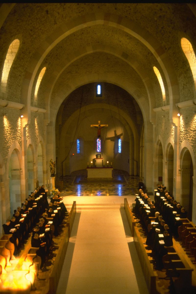 Religiosos rezando Abbaye du
