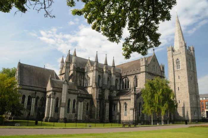 Arcebispo de Dublin critica limite de 50 fiéis por Missa 1