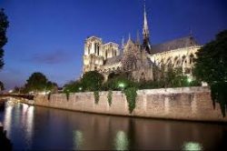 "Notre-Dame é a alma de Paris. Ela é bela, ela está aqui, ela aguentou".