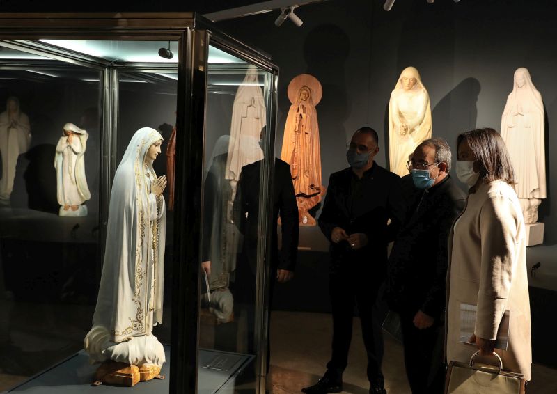 Imagem centenária de Nossa Senhora de Fátima é exposta em Portugal 2