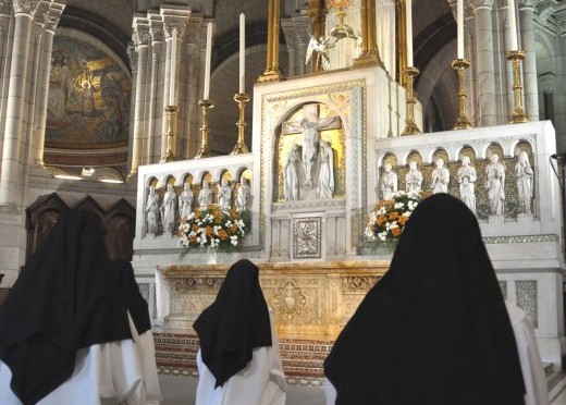 Mesmo na pandemia religiosas francesas mantém a Adoração Perpétua 3
