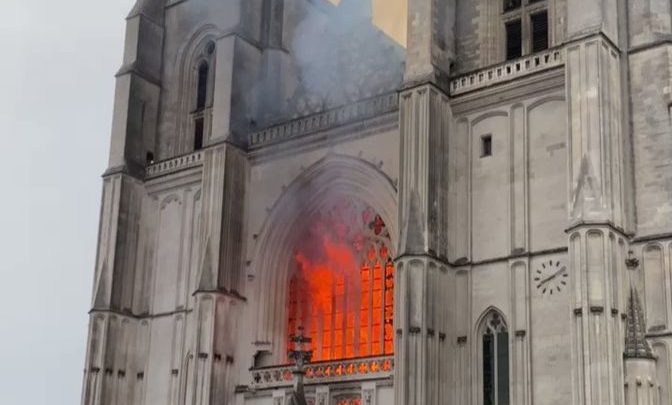 Bispos franceses divulgam comunicado sobre o incêndio da Catedral de Nantes 1