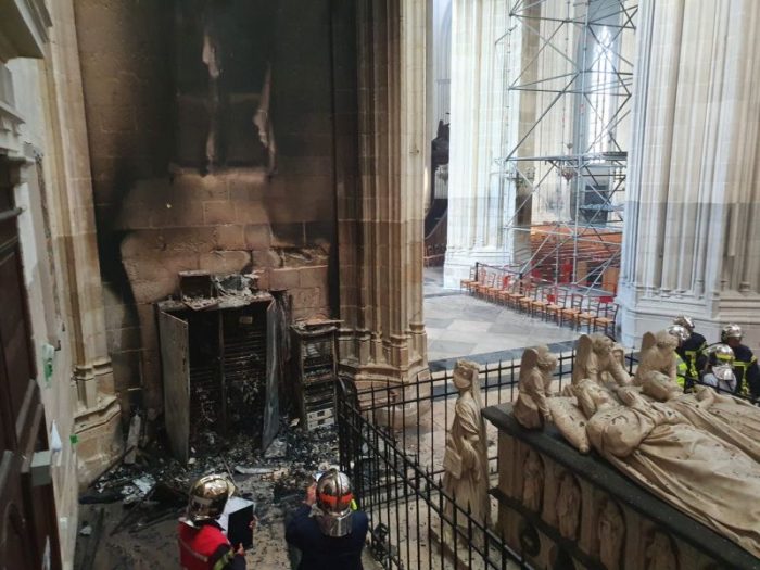 Bispos franceses divulgam comunicado sobre o incêndio da Catedral de Nantes 3