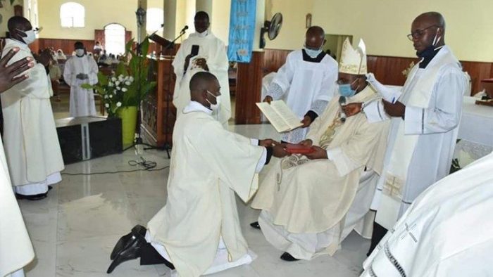 Dioceses de Angola retomam cerimônias de ordenação e celebrações da crisma 1