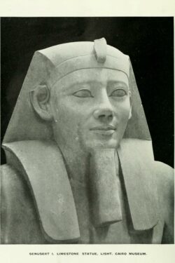 Statue Senusret I Petrie