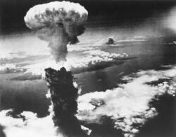 Por que foi escolhido lançar a segunda bomba atômica, precisamente sobre a cidade do Japão onde o catolicismo mais florescia?