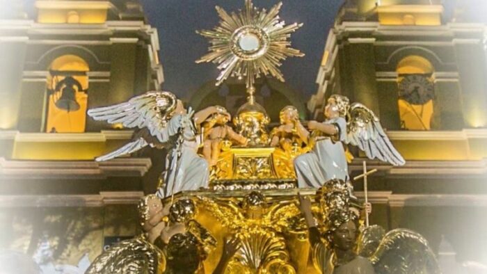Catedral peruana reabre suas portas para a Adoracao Eucaristica dos fieis 2
