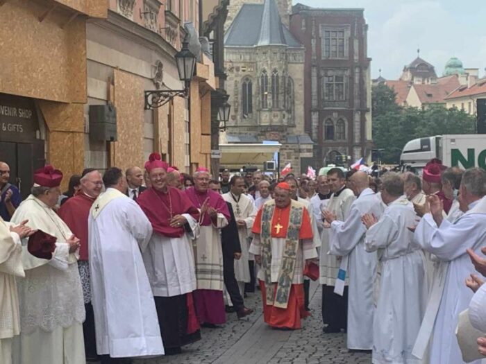 Coluna Mariana em Praga e abencoada pelo Cardeal Duka 3