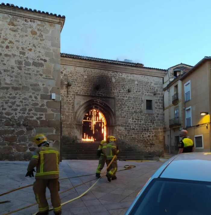 Igreja católica é incendiada na Espanha