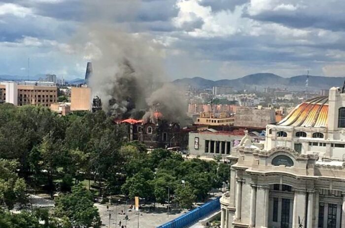 Incendio atinge historica igreja da Santa Veracruz no Mexico 1