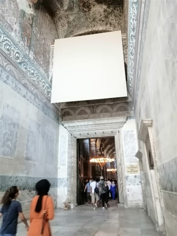 Mosaicos cristaos da Basilica de Santa Sofia sao ocultados 3