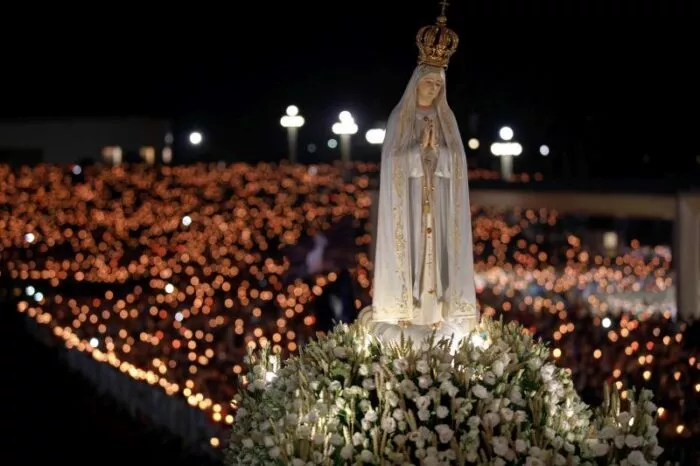 Os catolicos adoram imagens