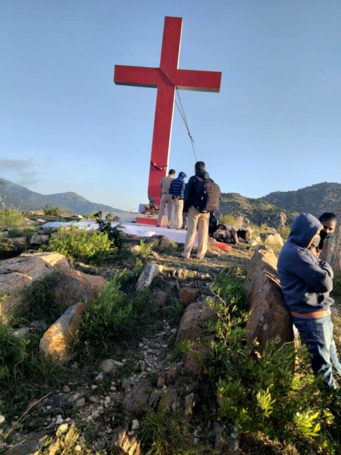 Perseguicao Religiosa na India 15 cruzes sao removidas pela policia 1