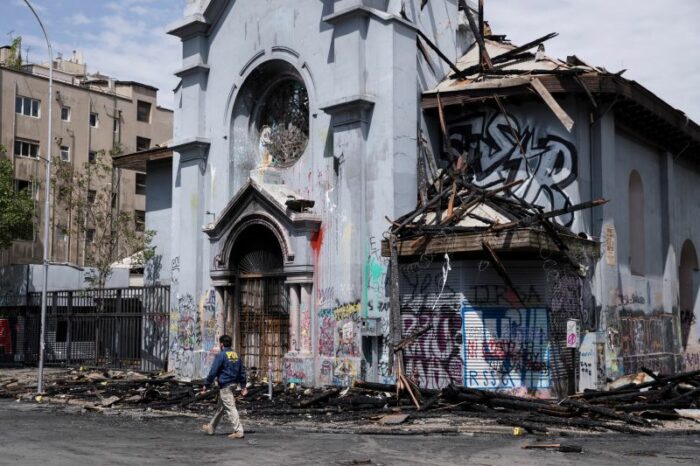 Como foram os ataques contra a Igreja Catolica no Chile 3
