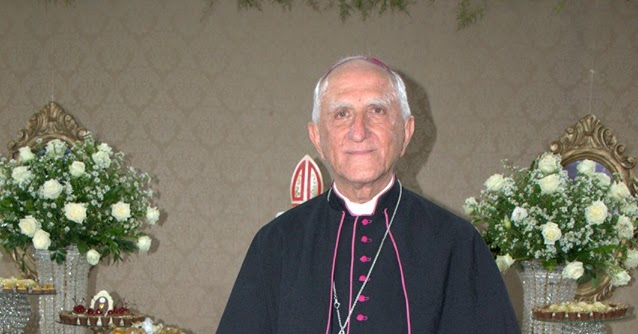 O novo bispo diocesano Dom Rosalvo Cordeiro era bispo titular de Castellum Tatroportus e auxiliar na arquidiocese de Fortaleza, Ceará.