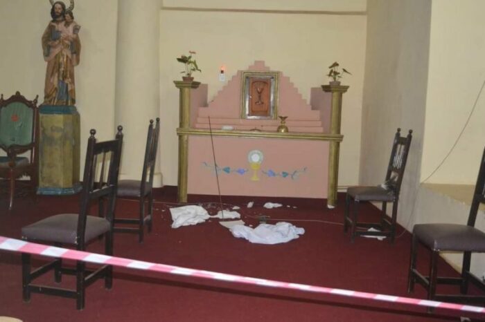 Igreja e profanada no Paraguai 2