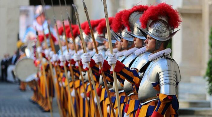 Juramento de novos Guardas Suicos e realizado no Vaticano 1