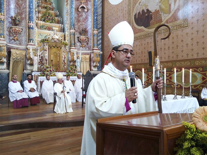 O Papa Francisco realiza modificações no Episcopado brasileiro promovendo remanejamento de bispos para Brasília e Barreiras.