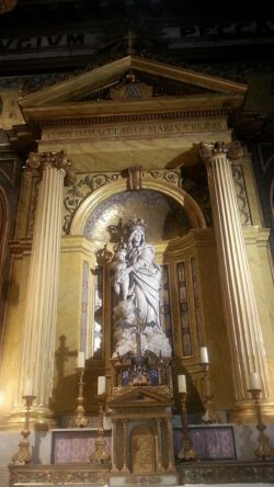 608px Chapelle de lautel de lArchiconfrerie de Notre Dame des Victoires
