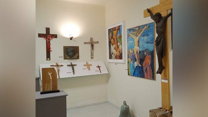 Cruz peitoral do Papa e doada ao Museu Internacional do Crucifixo 1