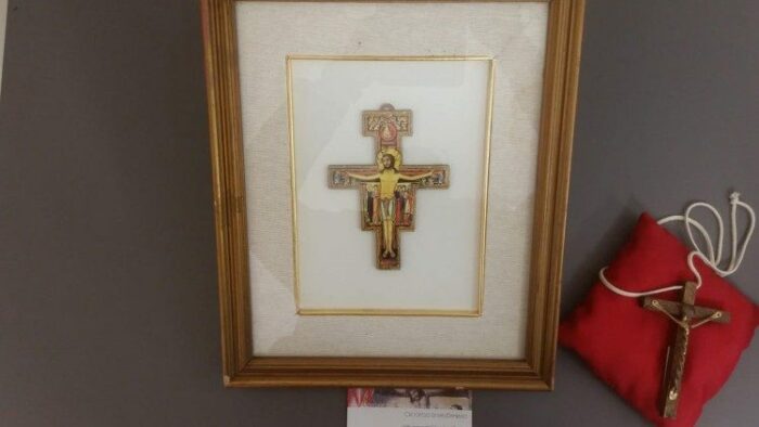 Cruz peitoral do Papa e doada ao Museu Internacional do Crucifixo 2