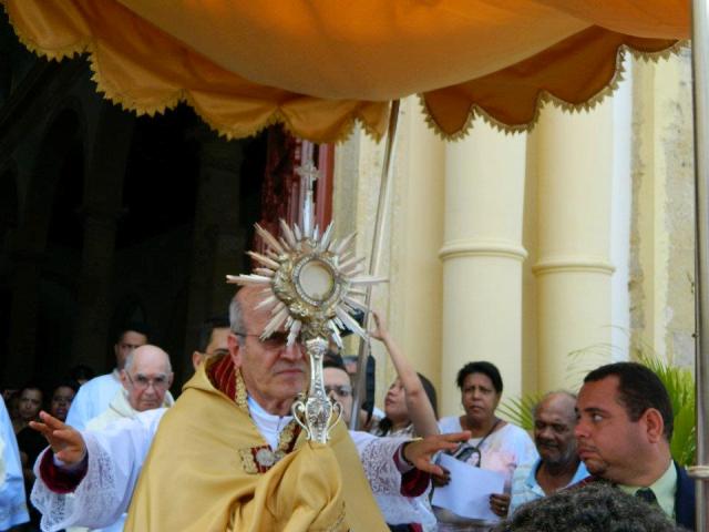 Dom Saburido convida catolicos a refletirem sobre a Eucaristia