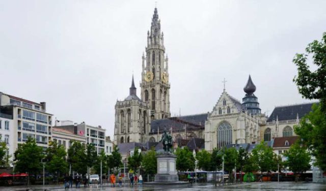 Bispos belgas: como muitos crentes, sentimos esse bloqueio das celebrações religiosas públicas nas igrejas como uma limitação à experiência de nossa fé.