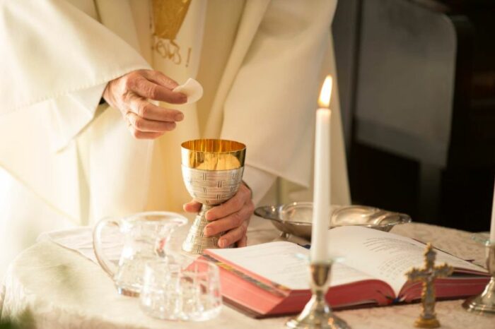 Bispos poloneses exortam aos sacerdotes para que aumentem o numero de Missas