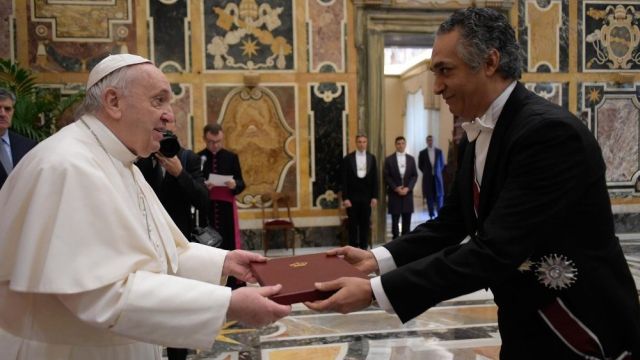 “A missão de vocês tem início num período de grande desafio para toda a família humana”, diz Papa a novos embaixadores.