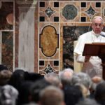 “A missão de vocês tem início num período de grande desafio para toda a família humana”, diz Papa a novos embaixadores.