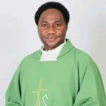 Sacerdote catolico e libertado apos ser sequestrado na Nigeria
