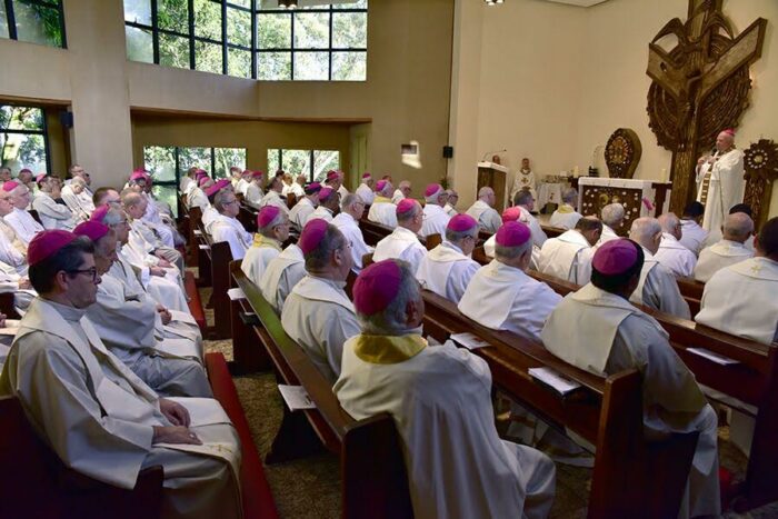 Bispos do Brasil participam de curso sobre novo diretorio para a Catequese 1