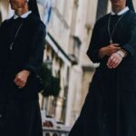 Como parte do aumento do controle Hong Kong, a China prendeu duas freiras da missão do Vaticano e tenta influir na nomeação do futuro bispo coadjutor.