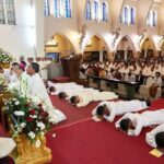 Indonésia: muitas vocações sacerdotais e religiosas, institutos masculinos e femininos, constroem seminários e casas religiosas.