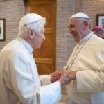 Vaticano confirma que Papa Francisco e Bento XVI foram vacinados contra a Covid 19
