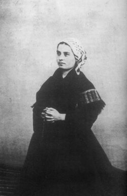 699px Bernadette Soubirous en 1863 photo Billard Perrin 2
