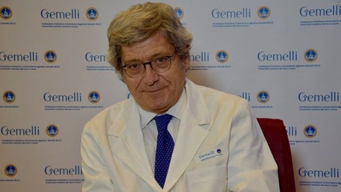 Professor Roberto Bernabei, 69 anos, foi nomeado médico pessoal do Papa Francisco substituto o recentemente falecido professor Fabrizio Soccorsi.