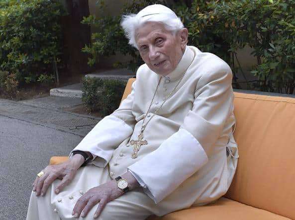 Oito anos após o fim do seu pontificado, Bento XVI insiste que “Não há dois Papas”, e rejeita “teorias da conspiração”. 