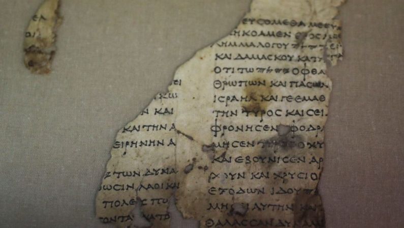 O mais importante das descobertas recentes são os fraguimentos de pergaminhos com textos dos doze profetas menores, sobretudo Zacarias e Naum, escritos em grego.
