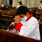 Governador de Sao Paulo volta atras e considera atividades religiosas como essenciais