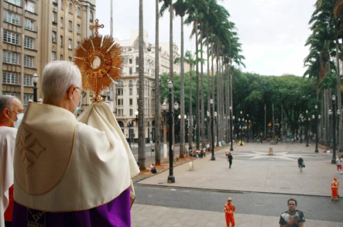 Missas com presenca de fieis estao suspensas na Arquidiocese de Sao Paulo 2