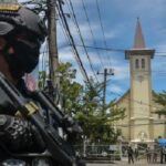 Terroristas islâmicos provocaram explosão na Catedral do Sagrado Coração de Jesus, em Makassar, ao final da Cerimônia de Domingo de Ramos deixando 14 vítimas e danos materiais.