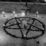 O ritual satânico de aborto "santifica o processo de aborto, incutindo confiança e protegendo os direitos corporais”, é um ato religioso, não pode ser cerceado, dizem os satanistas.