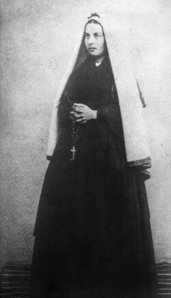 622px Bernadette Soubirous en 1863 photo Billard Perrin 1