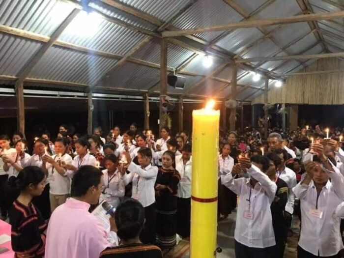 Diocese no Vietna batiza 60 novos catolicos na noite de Pascoa 4